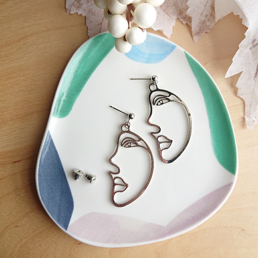 Unique Design//Half Face Portrait Drop Earrings - Picture 2 of 4